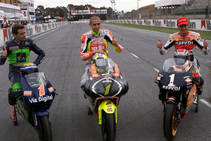 Alzamora Rossi Criville foto campeones mundial motogp 1999