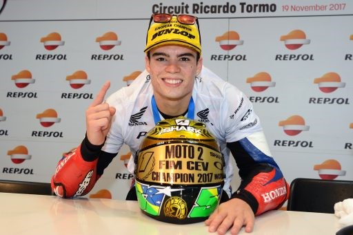 Eric Granado, tras ganar el Campeonato de Europa de Moto2 en el circuito de Cheste