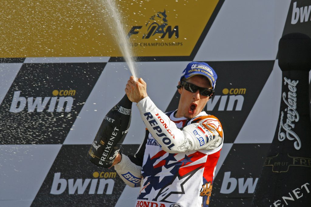 Nicky Hayden celebra titulo motogp valencia 2006