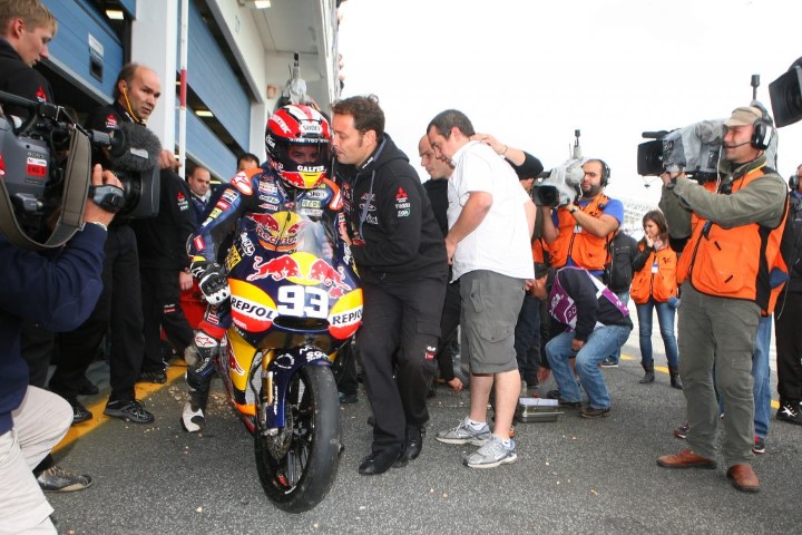 Portugal Estoril 2010 125cc derbi marc marquez caida moto rota arreglar alzamora