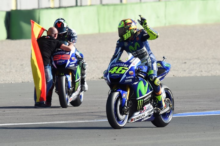 Rossi Lorenzo vuelta de honor 2015 valencia motogp