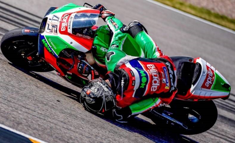 Scott Redding casco en el suelo Sachsenring 2018