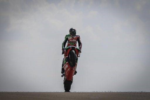 Scott Redding haciendo un caballito