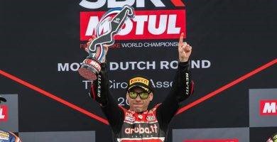 Álvaro Bautista gana con Ducati