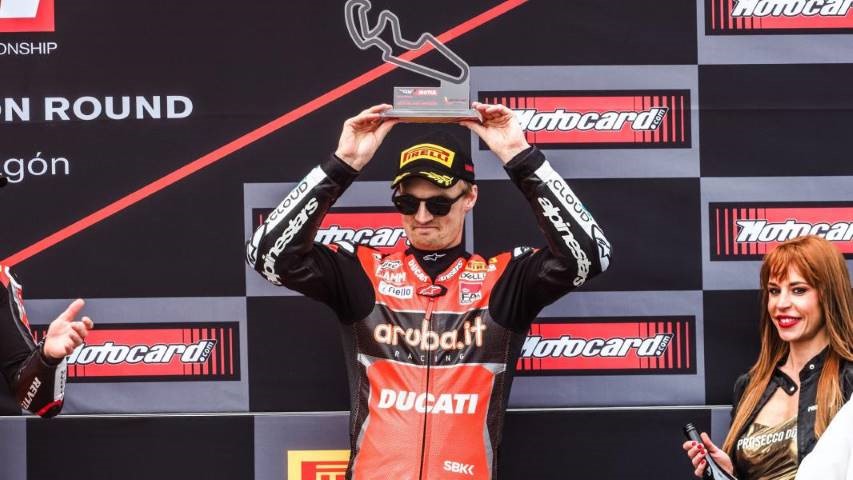 alvaro bautista chaz davies jonathan rea sbk ducati motorland aragon superbikes