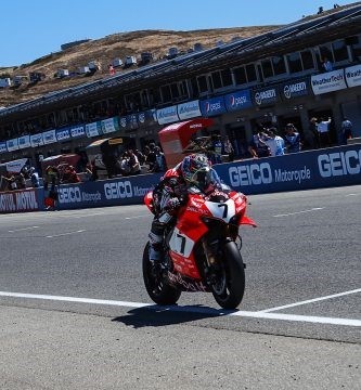 Chaz Davies gana en Laguna Seca