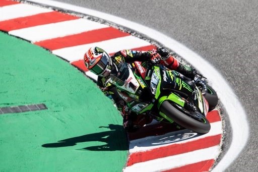 Jonathan Rea pilotando la Kawasaki en Laguna Seca