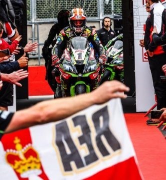Jonathan Rea WorldSBK Superbikes Jules Cluzel Supersport Donington Park
