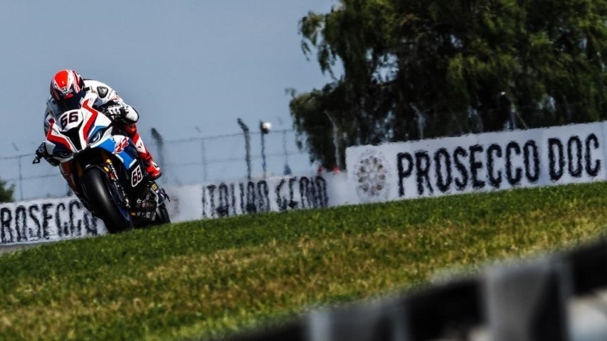 Jonathan Rea WorldSBK Superbikes Jules Cluzel Supersport Donington Park