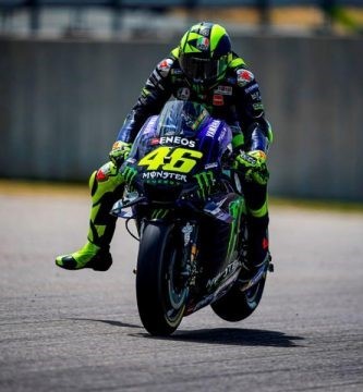 Valentino Rossi MotoGP Yamaha SBK El pit lane