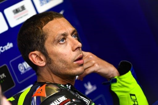 Valentino Rossi en su box