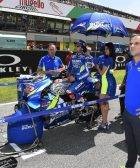 Davide Brivio junto a Álex Rins en la parrilla del Gran Premio de Italia en Mugello