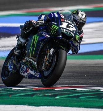 Maverick Viñales con la Yamaha durante los test de Misano