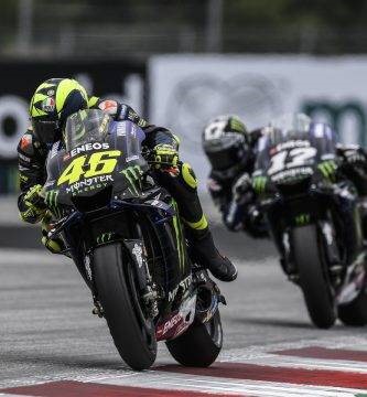 Valentino Rossi y Maverick Viñales durante la carrera de MotoGP en el Gran Premio de Austria