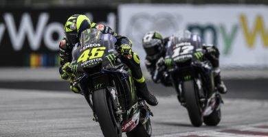 Valentino Rossi y Maverick Viñales durante la carrera de MotoGP en el Gran Premio de Austria