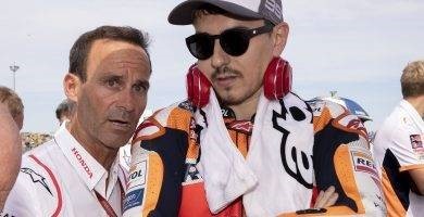 Alberto Puig junto a Jorge Lorenzo en el Gran Premio de Aragón