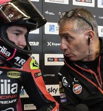 Antonio Jimenez con Aleix Espargaró en el box