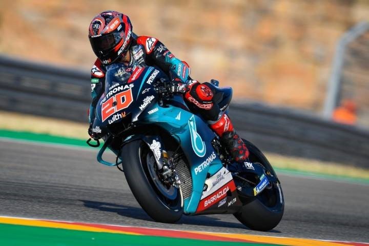 Fabio Quartararo pilota su Yamaha durante los primeros entrenamientos libres del Gran Premio de Aragón de MotoGP