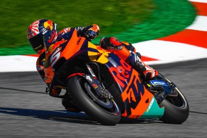 Johann Zarco rodando con la KTM 