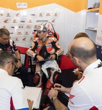 Jorge Lorenzo en su box durante el Gran Premio de San Marino