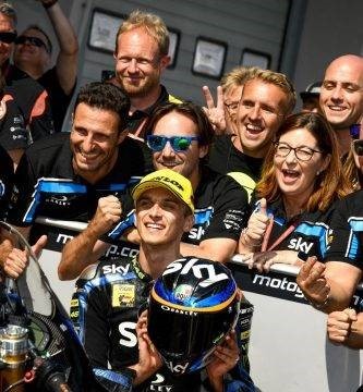 Luca Marini en el parque cerrado después de la sesión de clasificación de Moto2 en el Gran Premio de Alemania