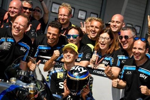 Luca Marini en el parque cerrado después de la sesión de clasificación de Moto2 en el Gran Premio de Alemania