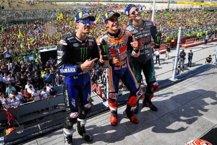 Marc Márquez, Fabio Quartararo y Maverick Viñales en el podio de MotoGP en Misano