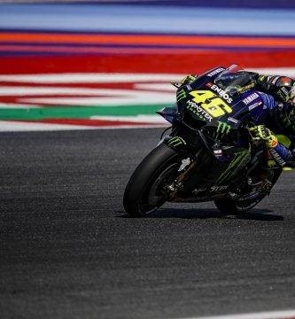 Valentino Rossi durante la carrera de MotoGP en Misano