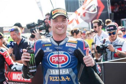 Alex Lowes en el parque cerrado después de una carrera del WorldSBK