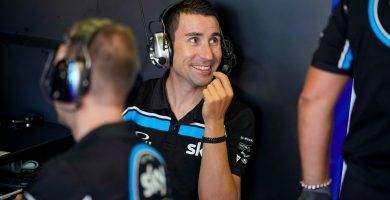 David Muñoz en el box del Sky Racing Team VR46