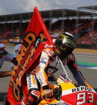 Marc Márquez celebra su octavo título de campeón del mundo