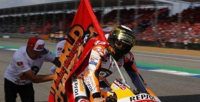 Marc Márquez celebra su octavo título de campeón del mundo