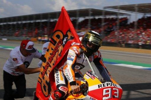 Marc Márquez celebra su octavo título de campeón del mundo