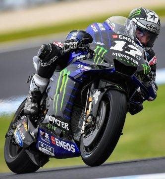 Maverick Viñales durante los entrenamientos libres del Gran Premio de Australia pilotando la Yamaha