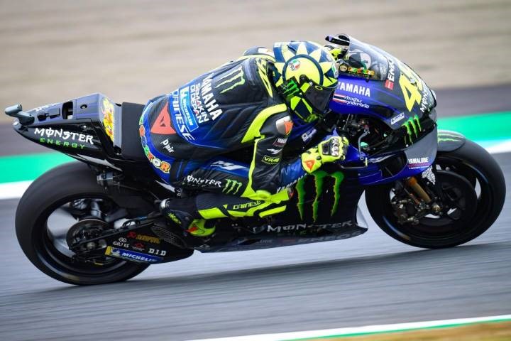 Valentino Rossi durante el primer día de entrenamientos libres del GP de Japón de MotoGP