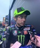 Valentino Rossi atiende a los medios después del primer día de trabajo en Jerez