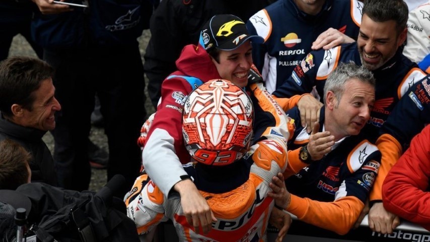 Marc Márquez Álex Márquez Honda celebración título MotoGP Moto 2