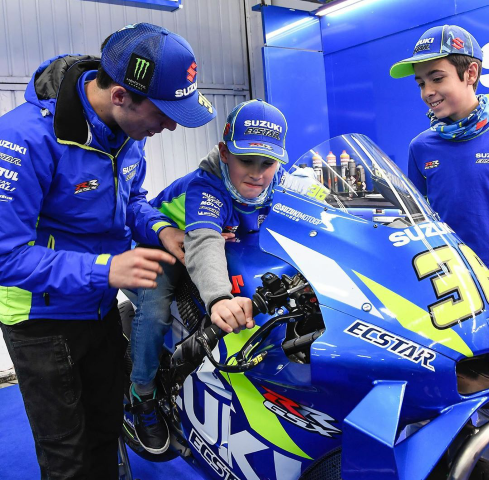 Joan Mir Álex Rins Suzuki Ecstar Fundación Unoentrecienmil