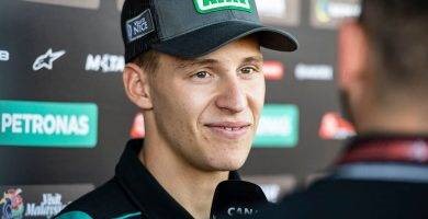 Fabio Quartararo atiende a los medios durante un GP