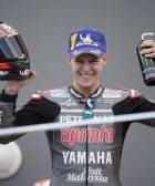 Fabio Quartararo subiendo al podio tras la carrera de MotoGP en Valencia