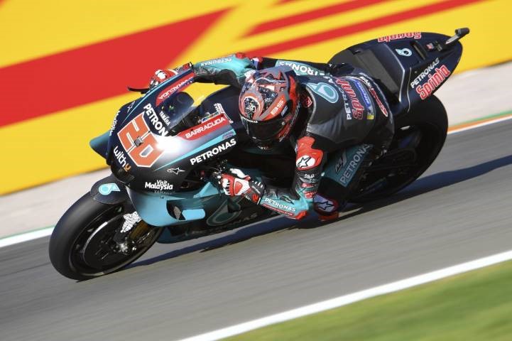 Fabio Quartararo pilota la Yamaha de MotoGP en Valencia