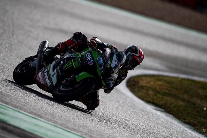 Jonathan Rea pilotando su Kawasaki