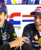 Marc Márquez y Álex Márquez durante un evento de MotoGP