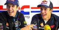 Marc Márquez y Álex Márquez durante un evento de MotoGP