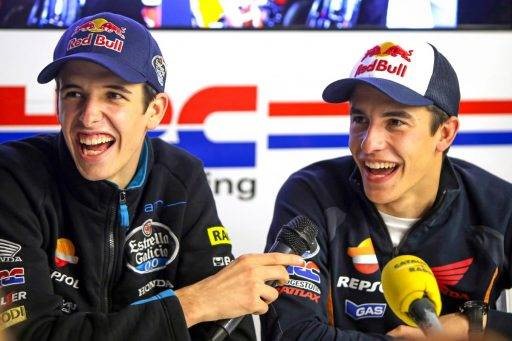 Marc Márquez y Álex Márquez durante un evento de MotoGP
