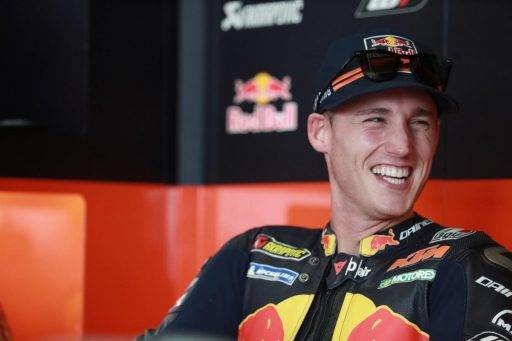 Pol Espargaró en su box