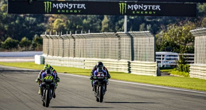 Valentino Rossi MotoGP Lewis Hamilton Lin Jarvis sorprendido con Rossi y Hamilton