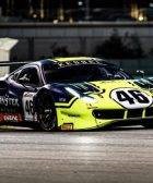 Valentino Rossi pilotando un Ferrari en las 12 Horas de Abu Dhabi