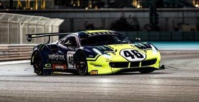 Valentino Rossi pilotando un Ferrari en las 12 Horas de Abu Dhabi