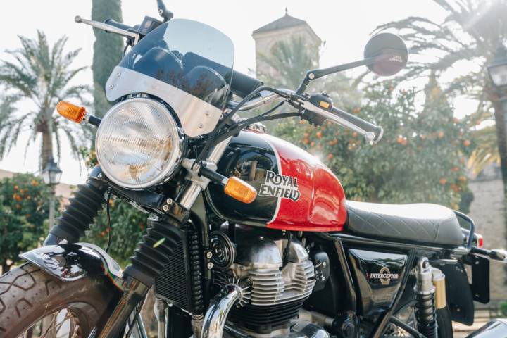 ROYAL ENFIELD INTERCEPTOR 650